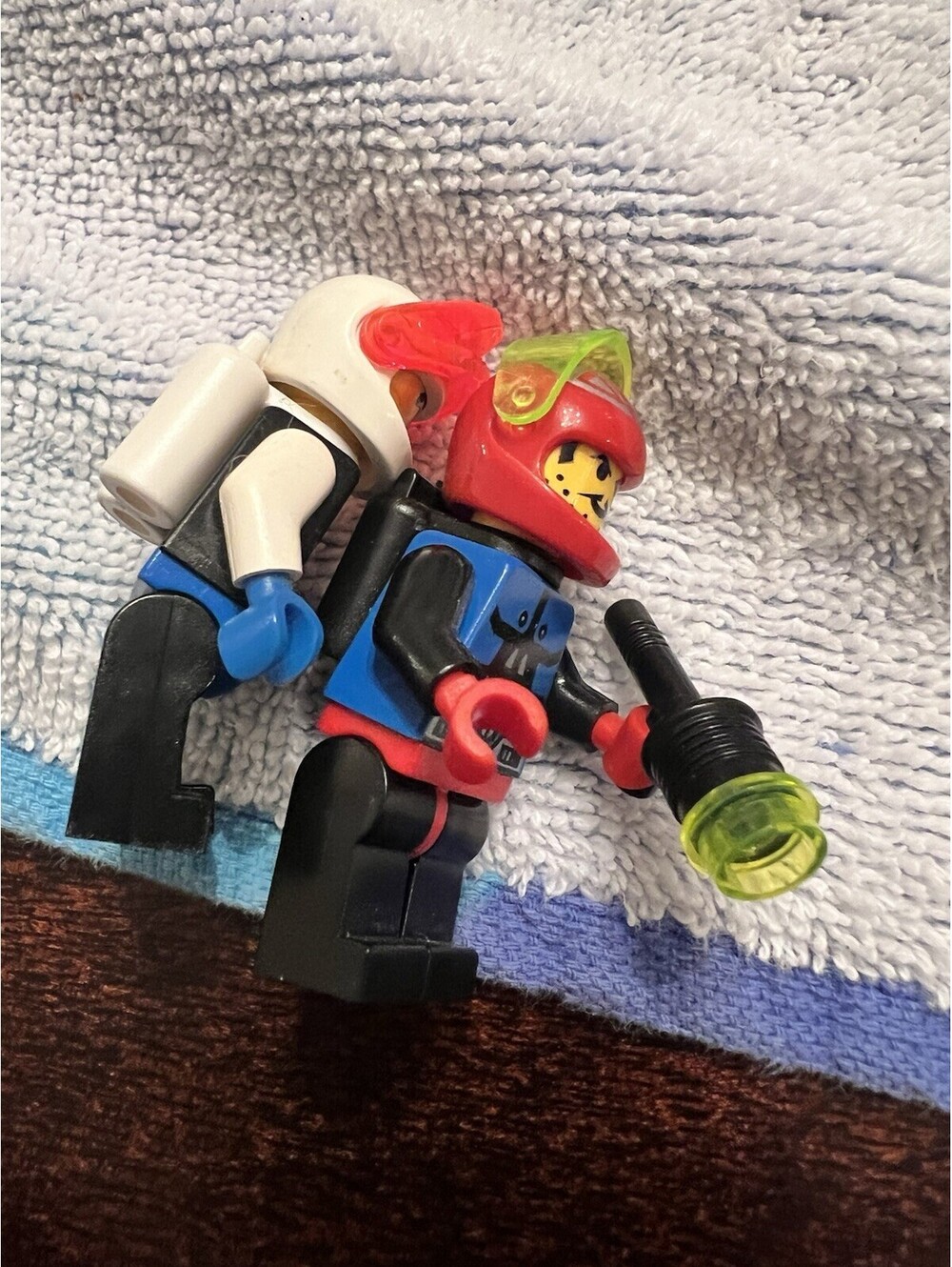 Vintage LEGO Space Police I & II Minifigure Lot 1989 1992 Red Helmet Neon Visor - Picture 6 of 6